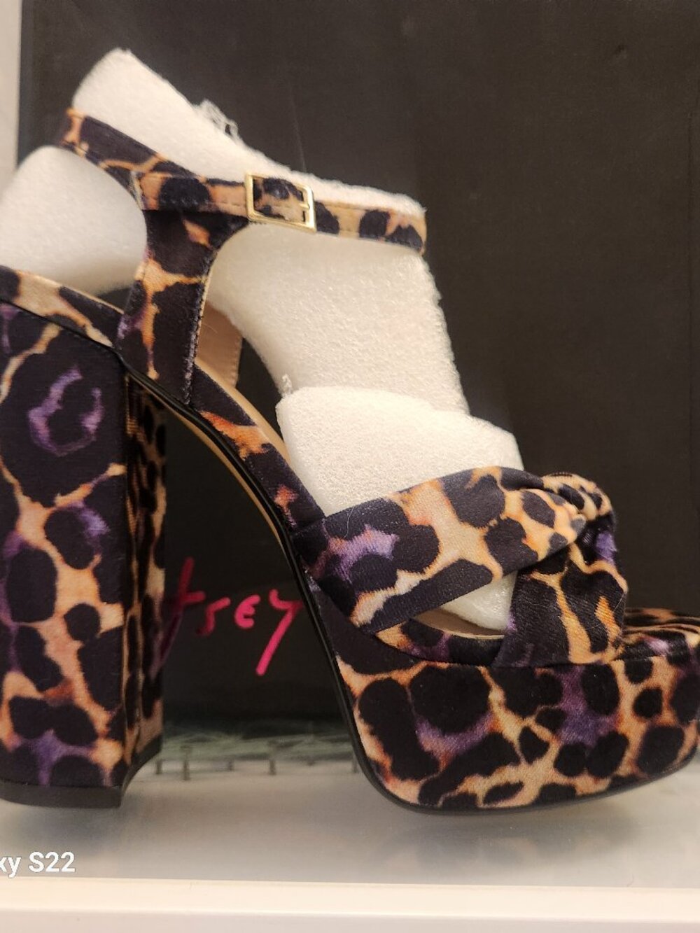 Betsey Johnson "Melanni" Leopard Platform Sandals. NIB. Size 7